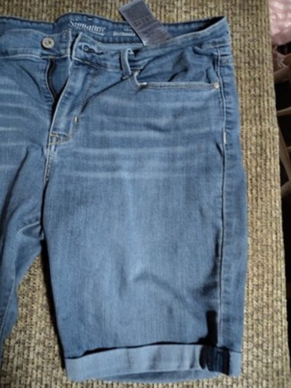 Signature Levi Strauss Modern Bermuda 9" Cuffed Shorts, Sz 14 Mid Wash Stretch - Picture 3 of 9
